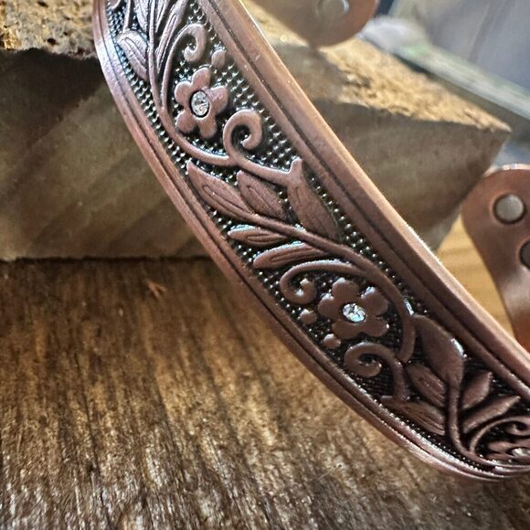 Boho Vintage Style Daisy Flower Zircon Stone Magnetic Bracelet, Arteritis Relie - Picture 8 of 8